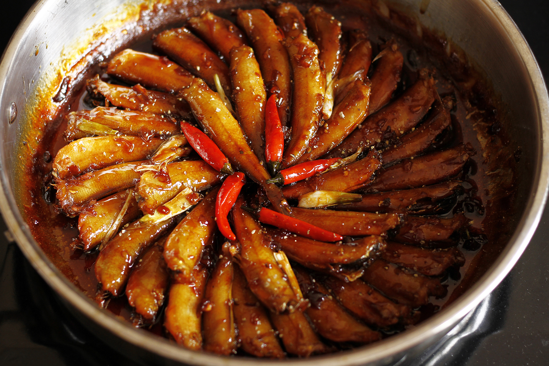 cách kho cá bống tỉ mỉ, đẹp mắt