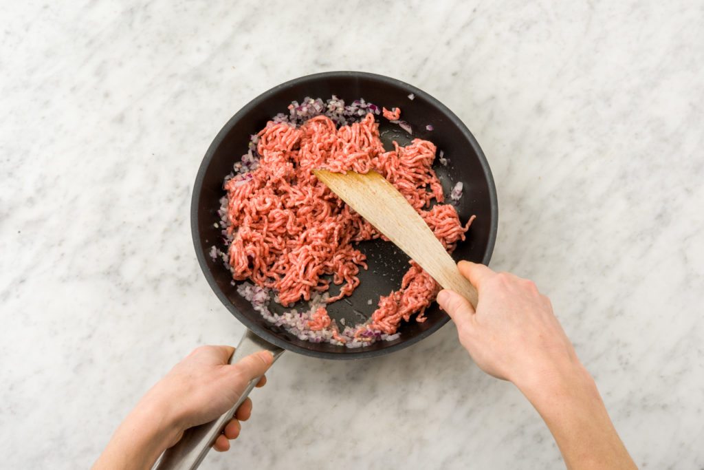 cách rã đông thịt bò bằm