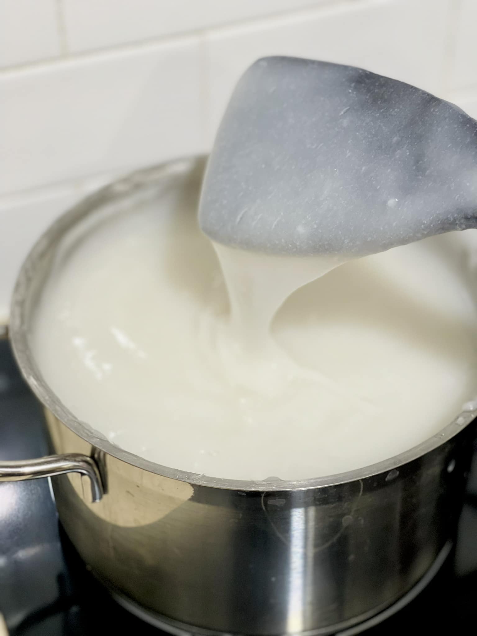ưng ăn vào lại có tác dụng giải nhiệt, kích thích vị giác. Học ngay cách làm bánh đúc nóng chuẩn vị Hà thành