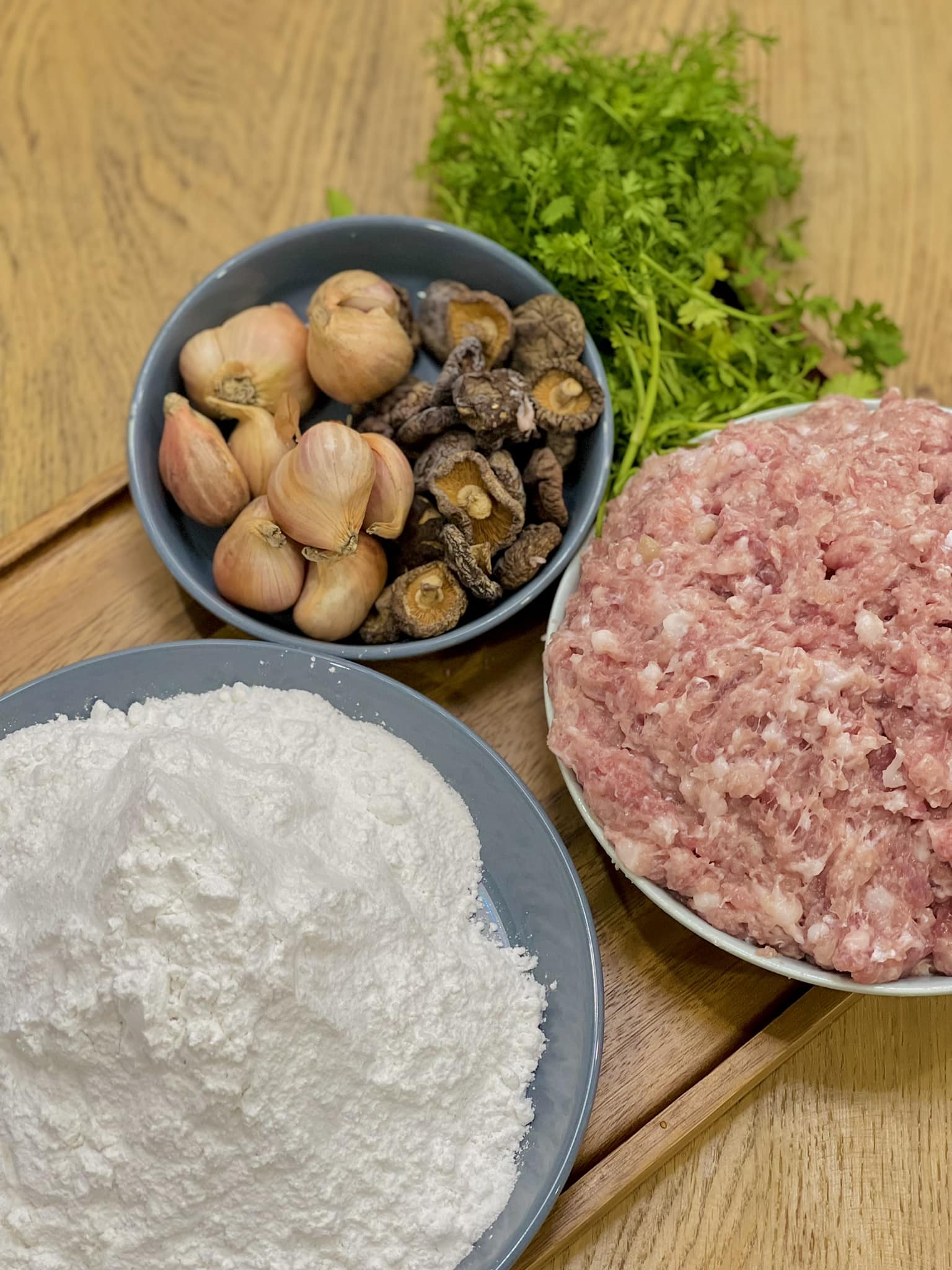 ưng ăn vào lại có tác dụng giải nhiệt, kích thích vị giác. Học ngay cách làm bánh đúc nóng chuẩn vị Hà thành