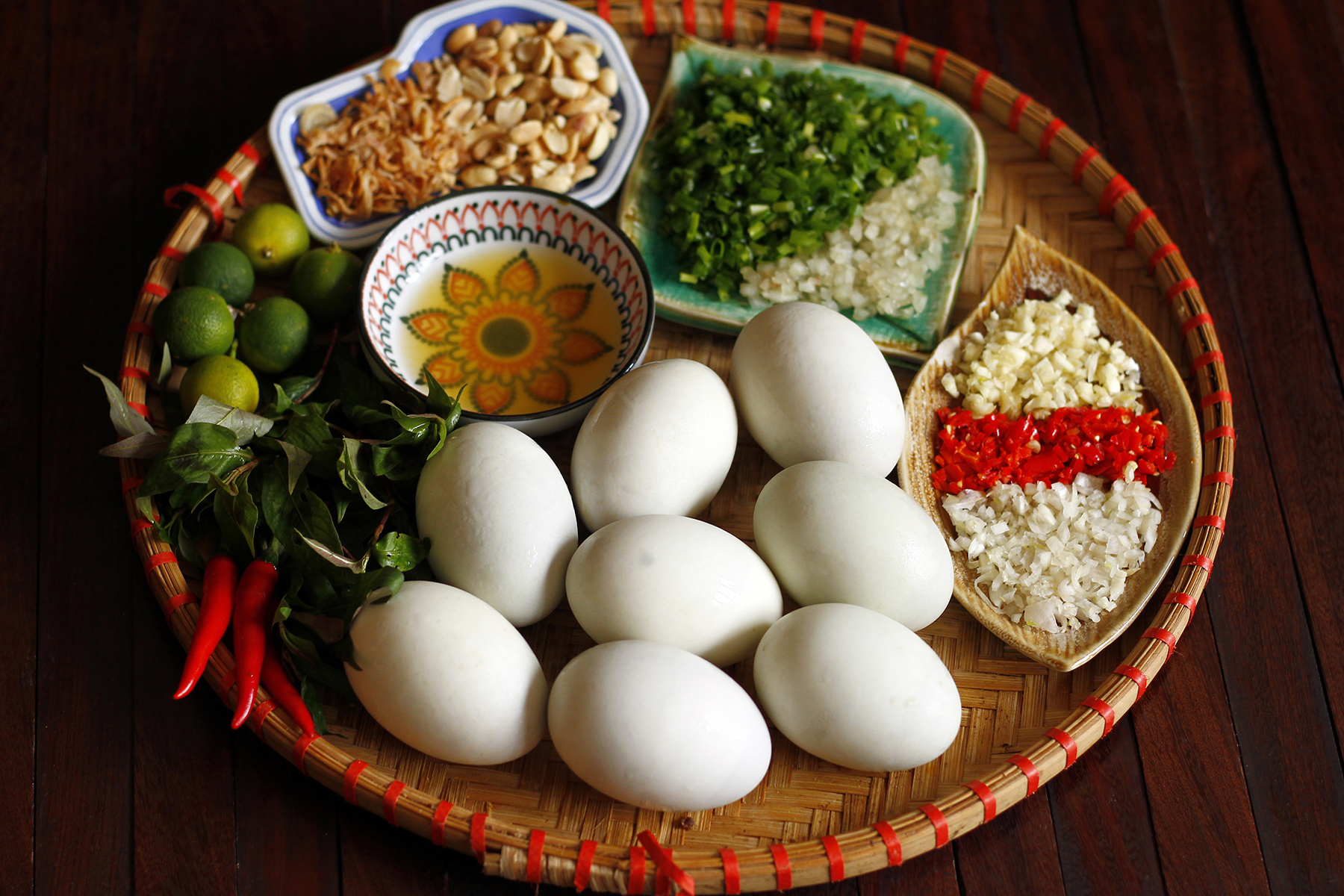 cách làm trứng vịt lộn nướng muối ớt