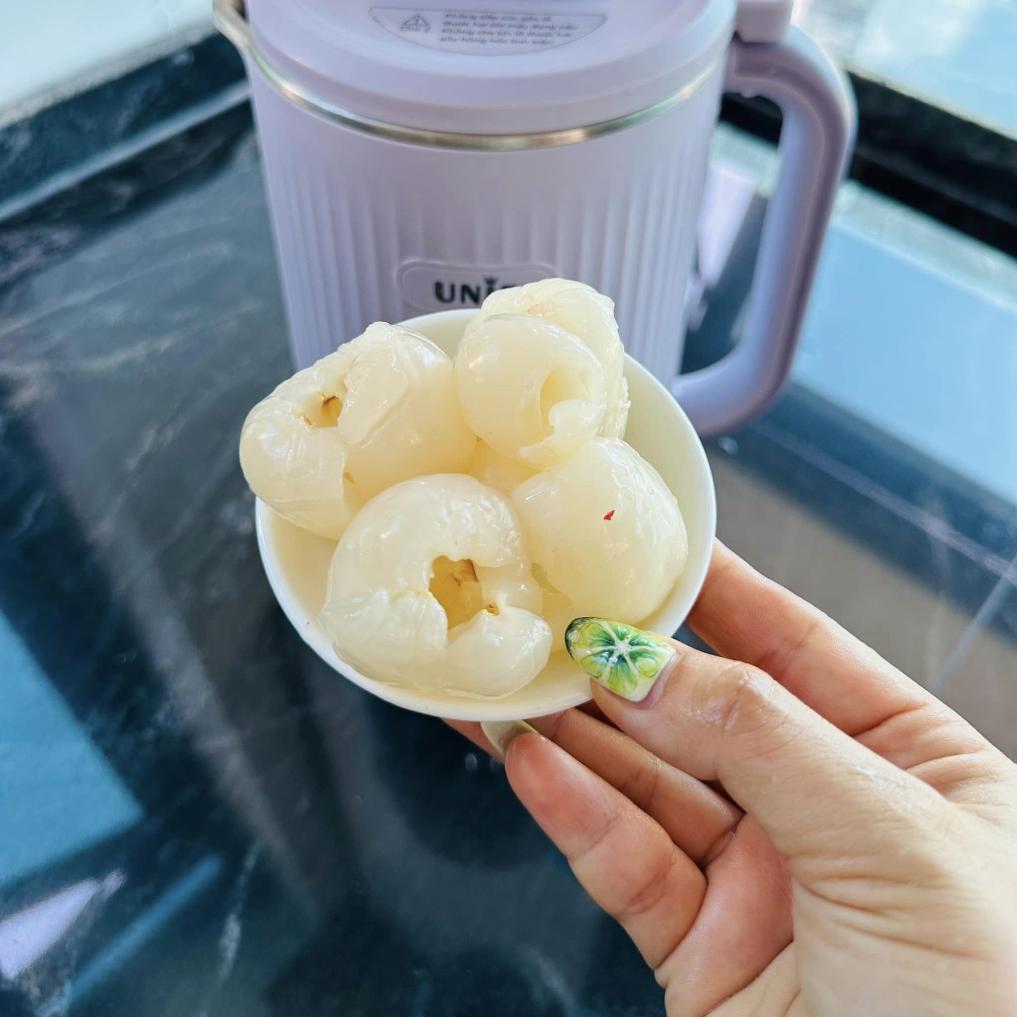 cách làm sữa gạo tạo ngọt bằng vải tươi