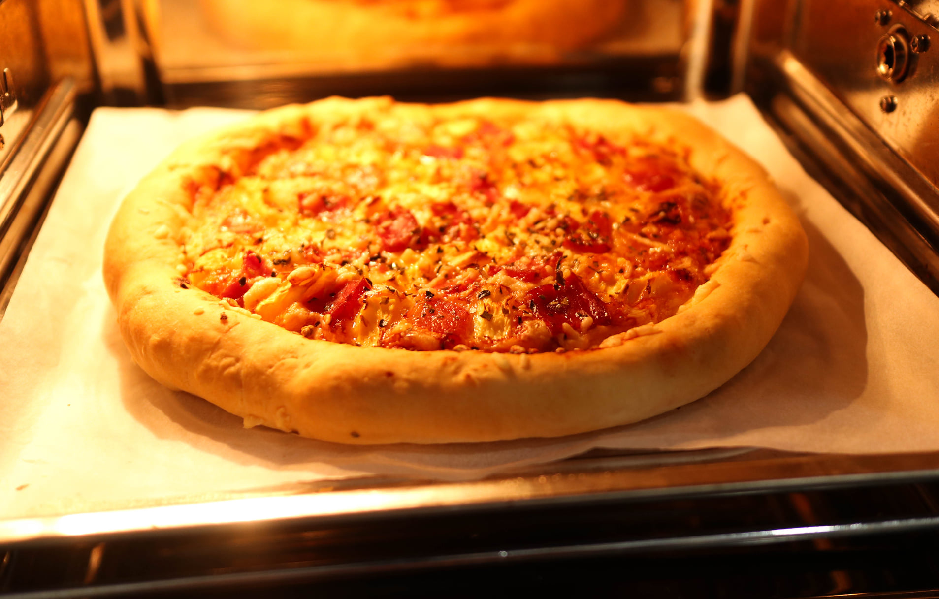 cách làm pizza bằng nồi chiên không dầu