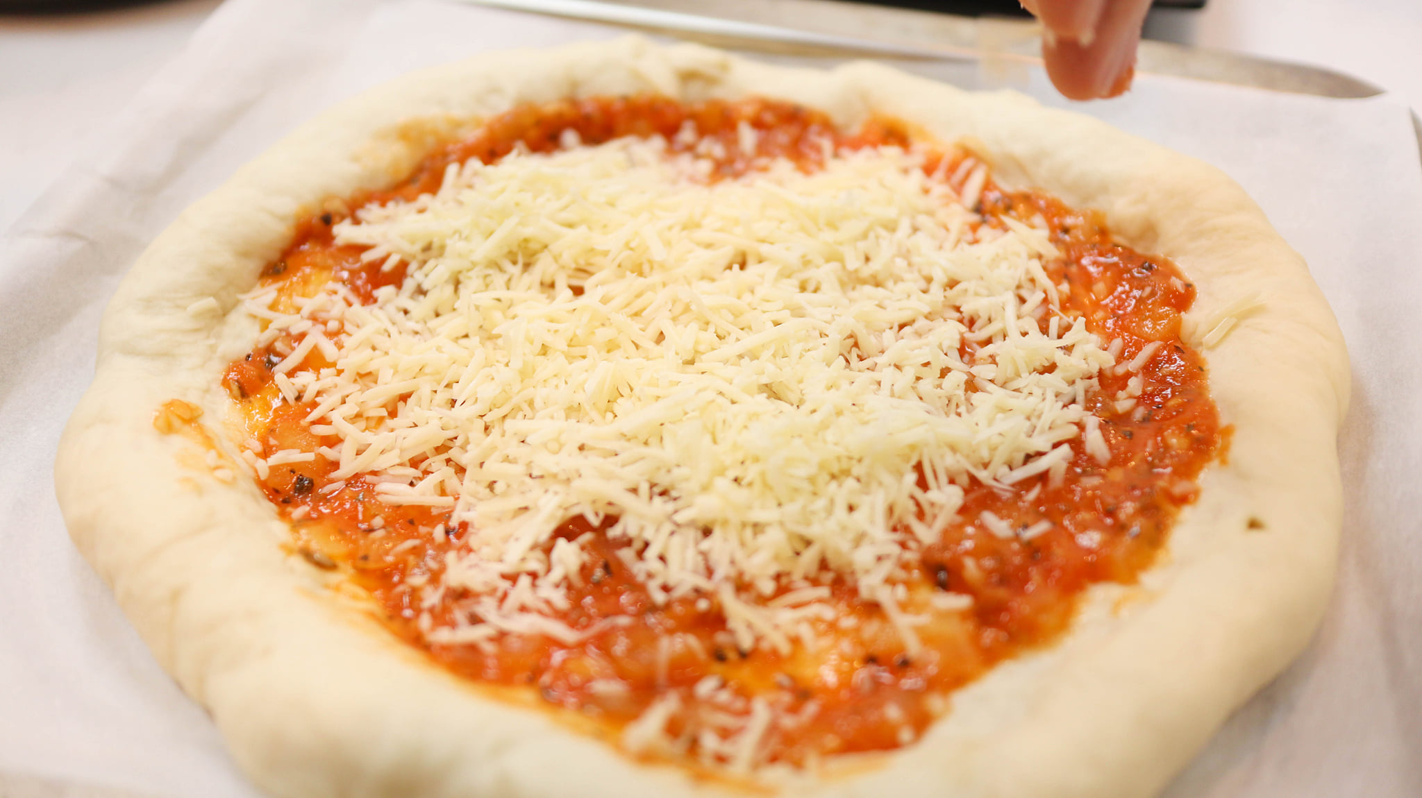 cách làm pizza bằng nồi chiên không dầu