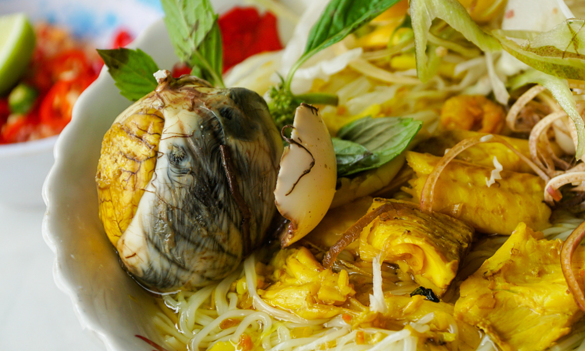 trứng vịt lộn bao nhiêu calo