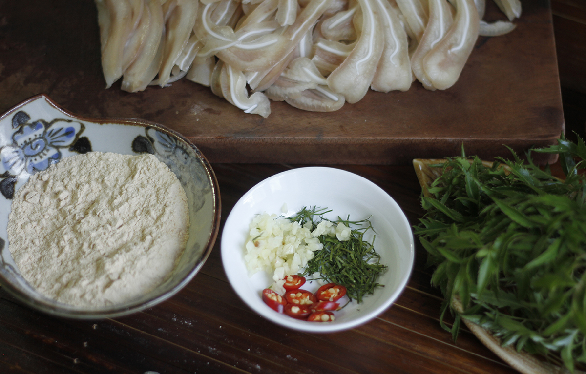 cách làm nem tai heo trộn thính giòn tan