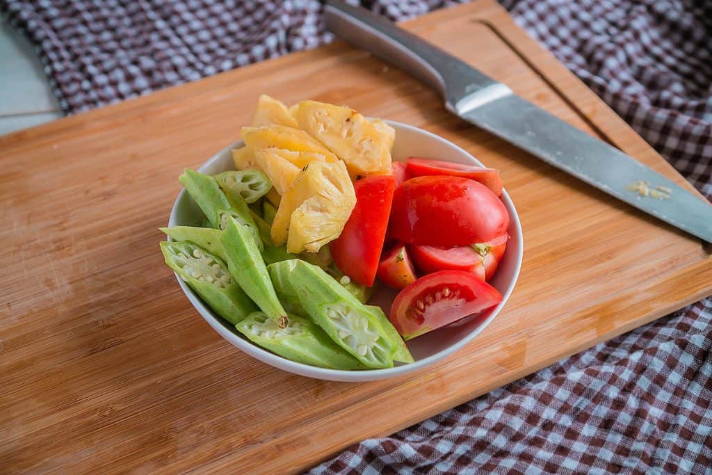 cách làm canh chua đầu cá hồi ngon, không bị tanh