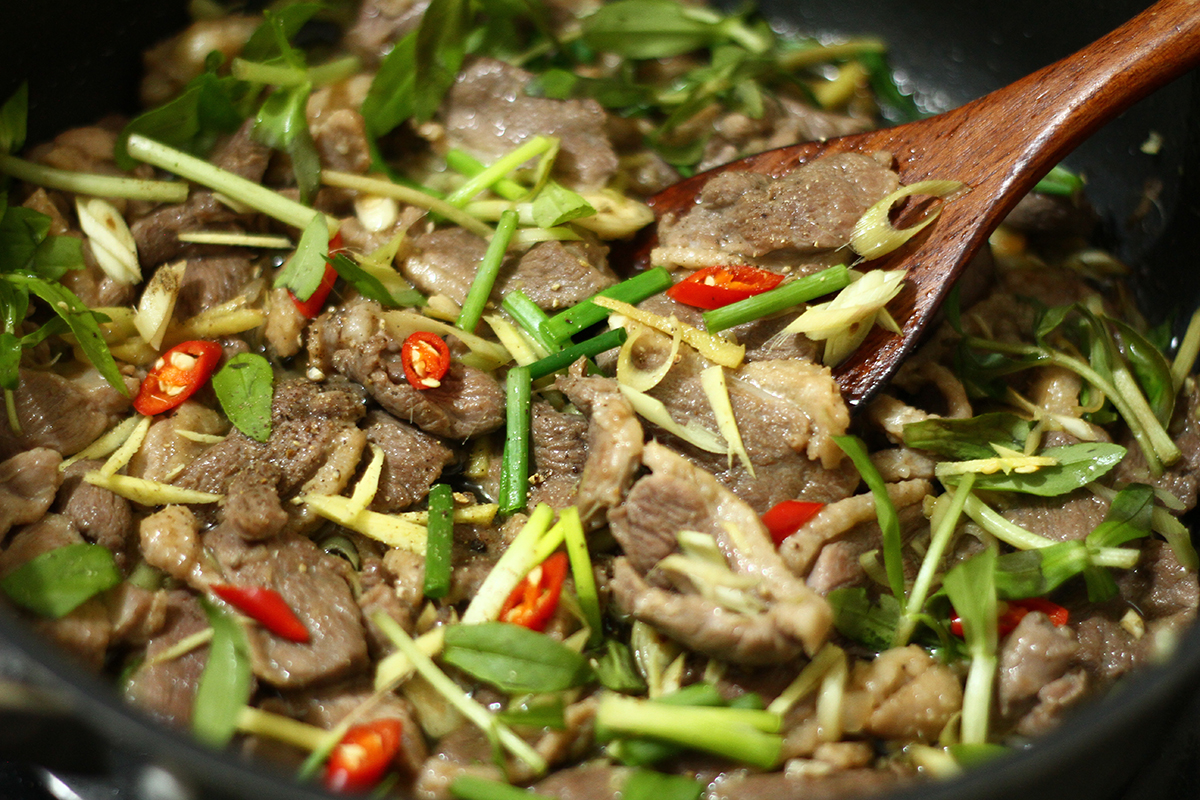 cách làm thịt ngan xào sả ớt