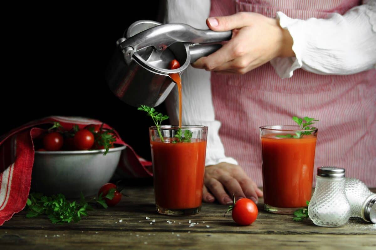Uống nước ép cà chua mỗi ngày có tốt không?