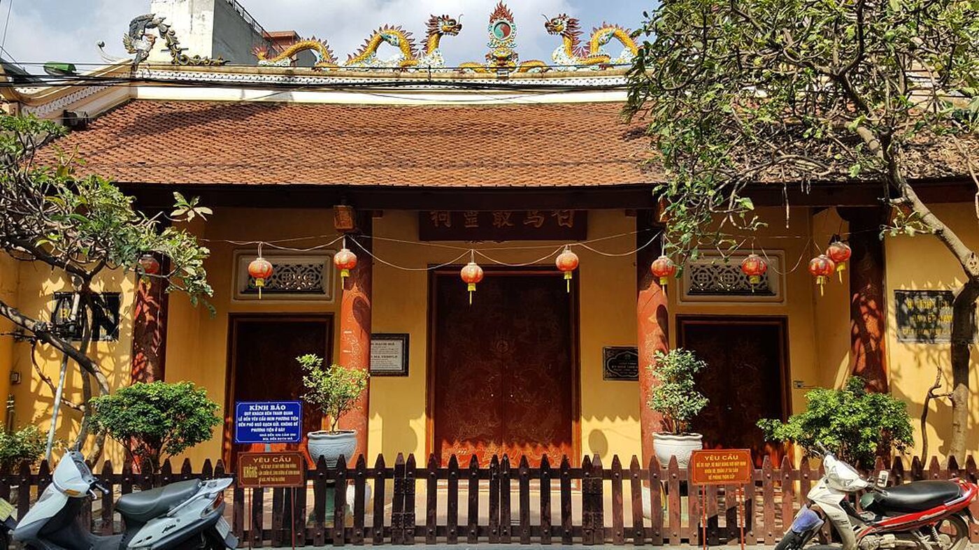 những ngôi đền nổi tiếng linh thiêng ở Hà Nội