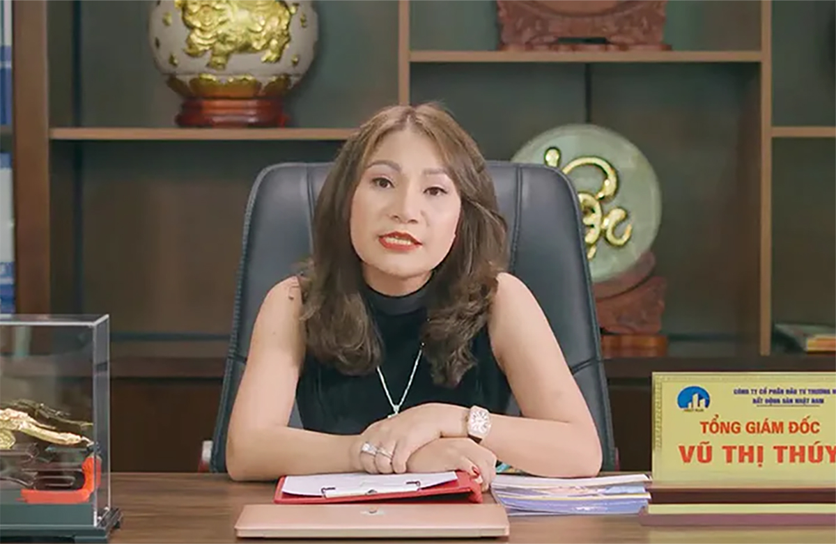 vợ ca sĩ Khánh Phương bị bắt