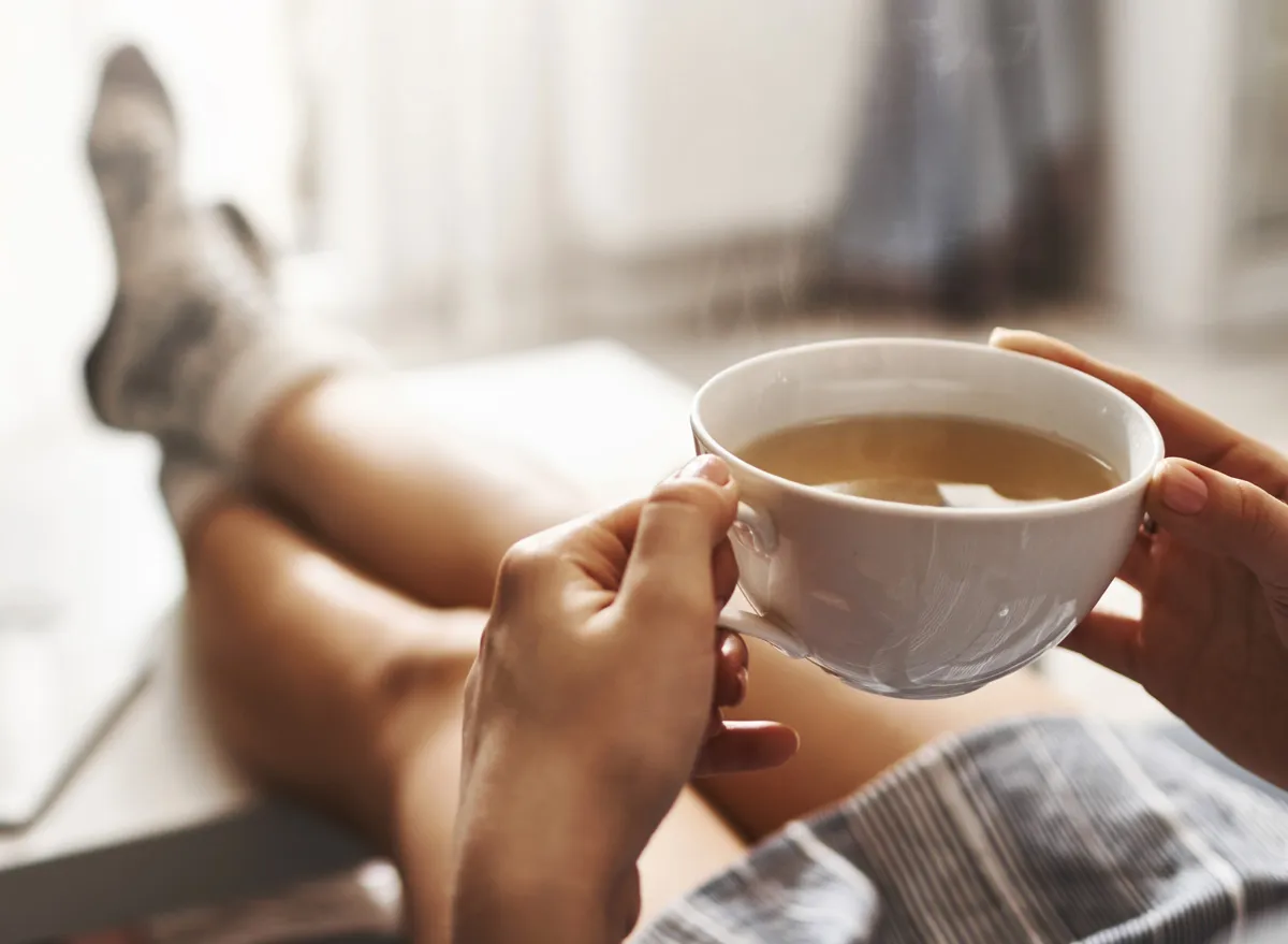 uống nước lá sen có tác dụng gì