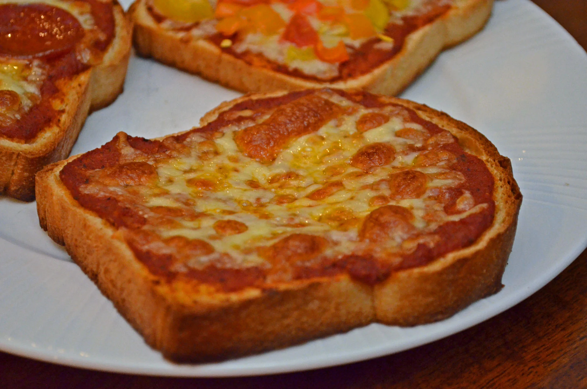 làm pizza bằng đế bánh mì