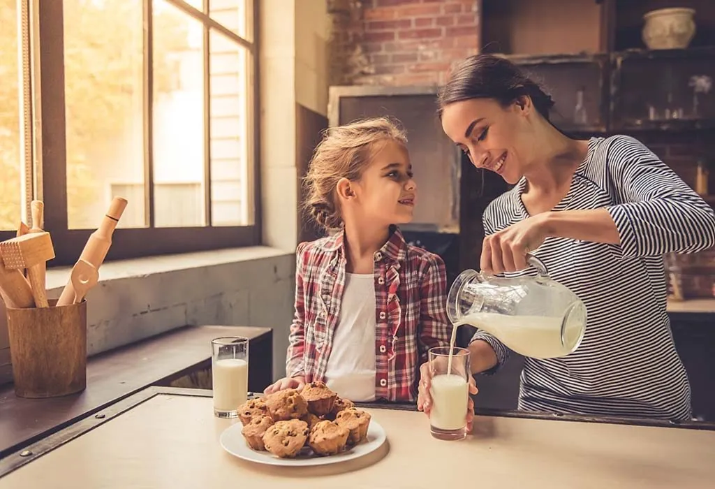 uống sữa vào buổi sáng