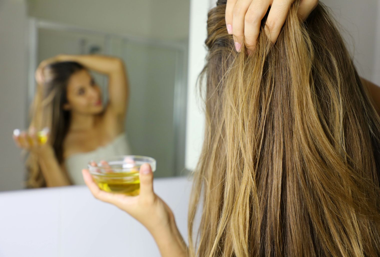 dầu oliu với tóc