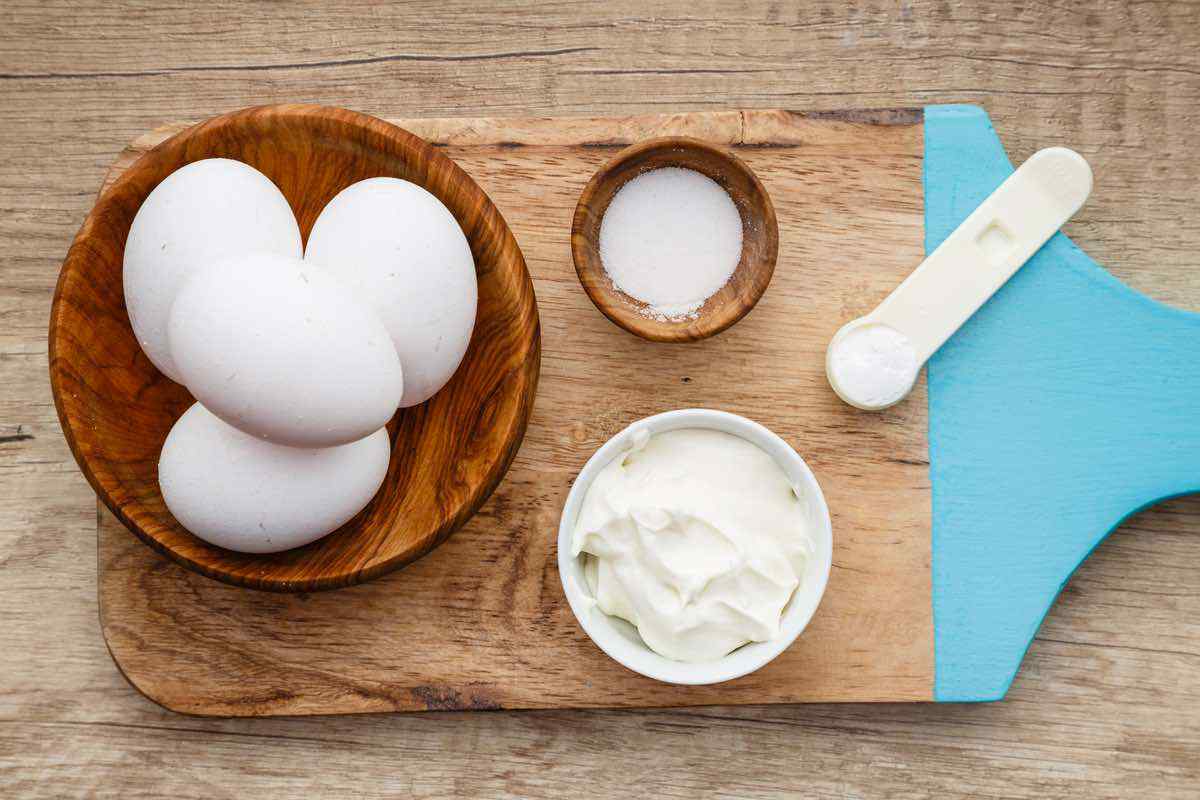 lòng trắng trứng với sữa chua