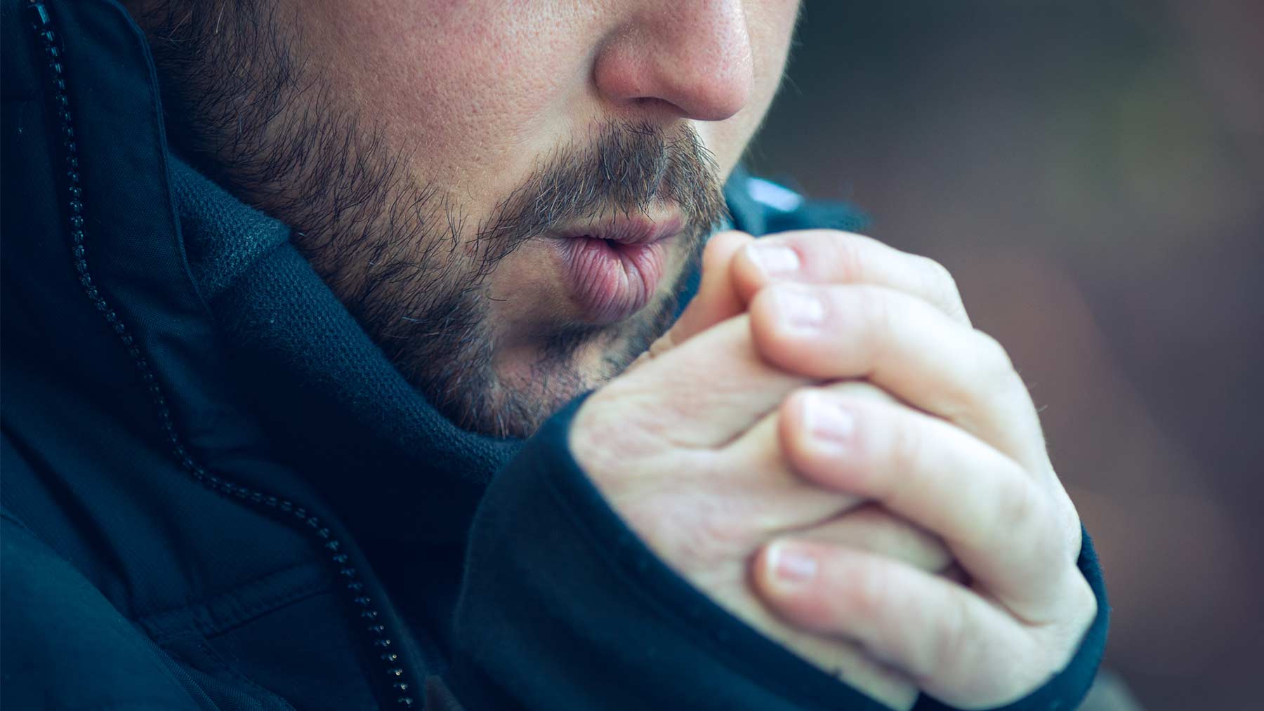 cách làm ấm tay trong mùa đông