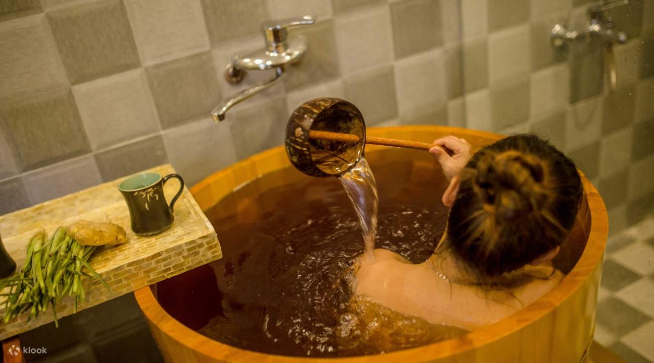 Tắm lá đinh lăng có tác dụng gì?