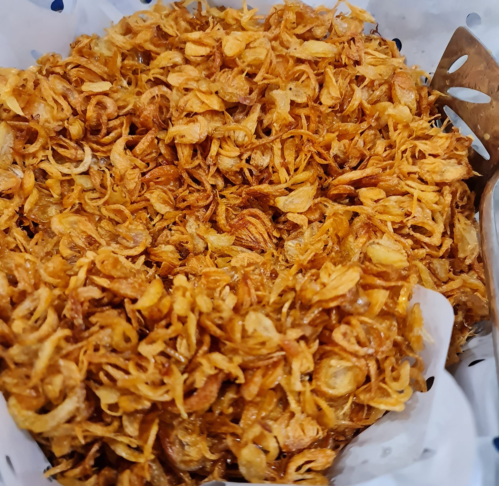 cách làm hành phi bằng nồi chiên không dầu