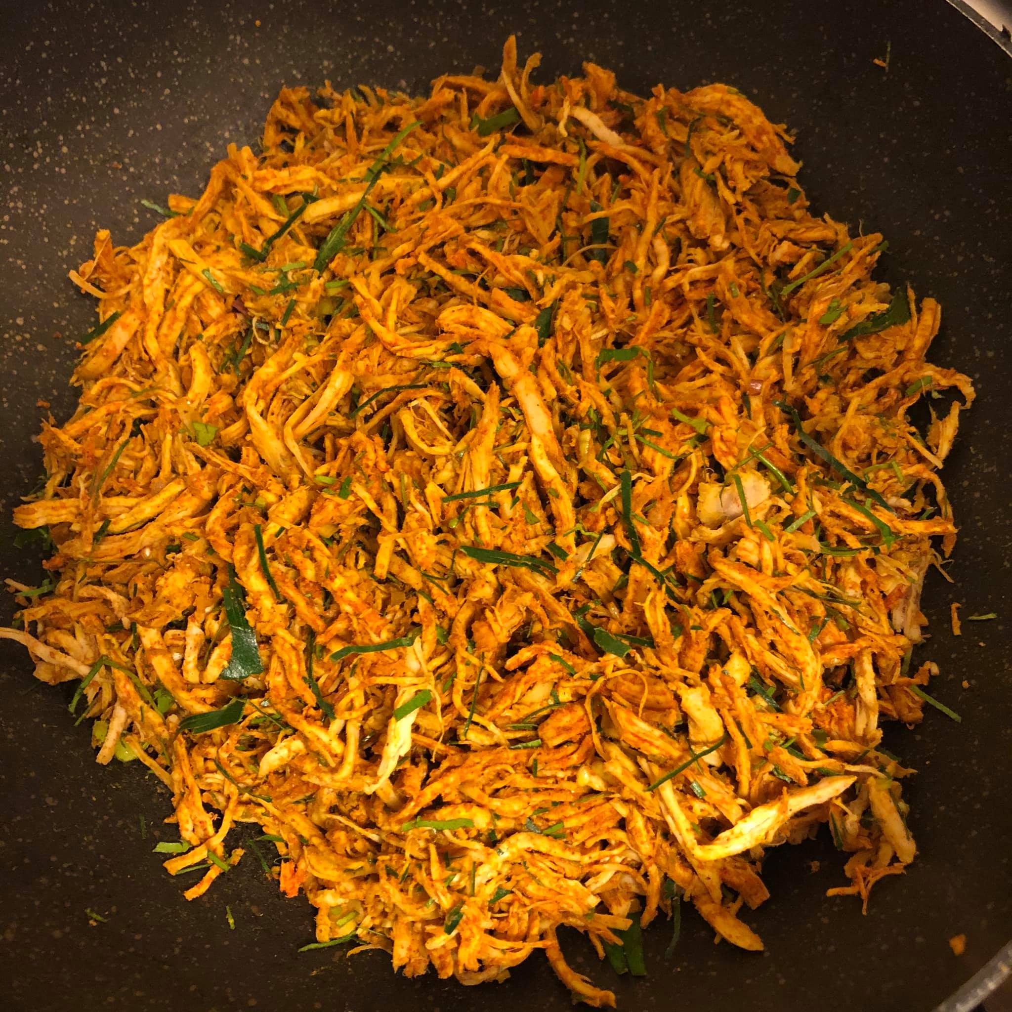 cách làm khô gà lá chanh bằng chảo