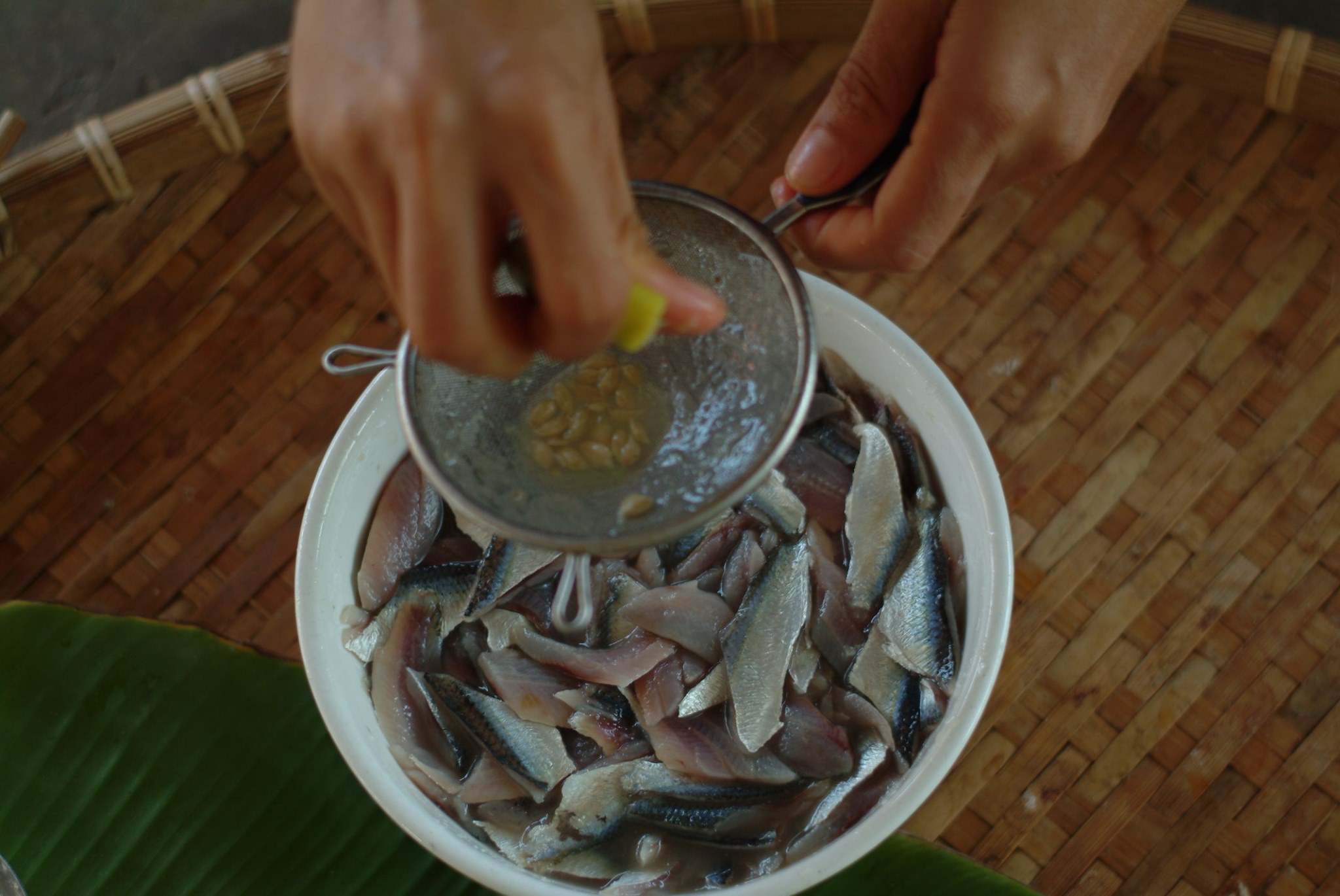 cách làm gỏi cá trích