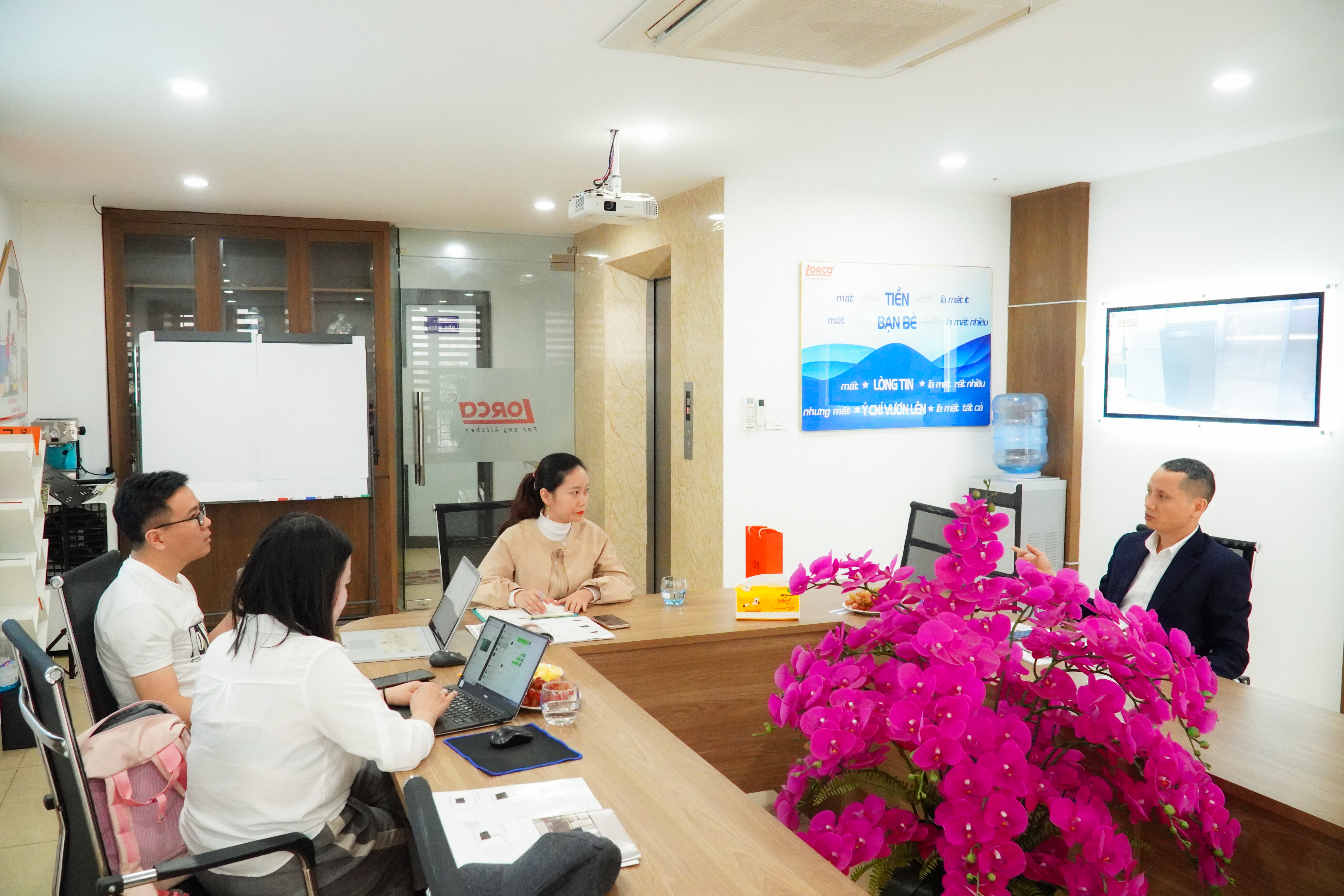 đón tiếp đối tác