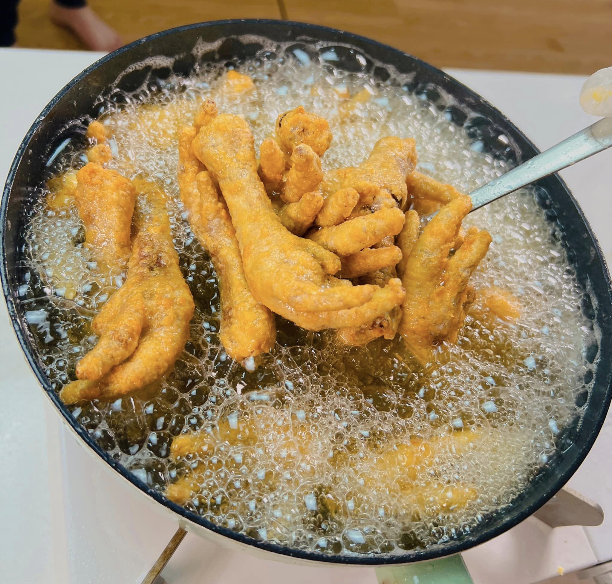 cách làm chân gà chiên bơ tỏi