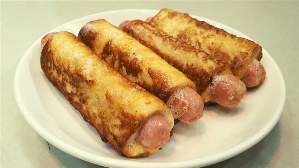 sandwich-cuon-xuc-xich