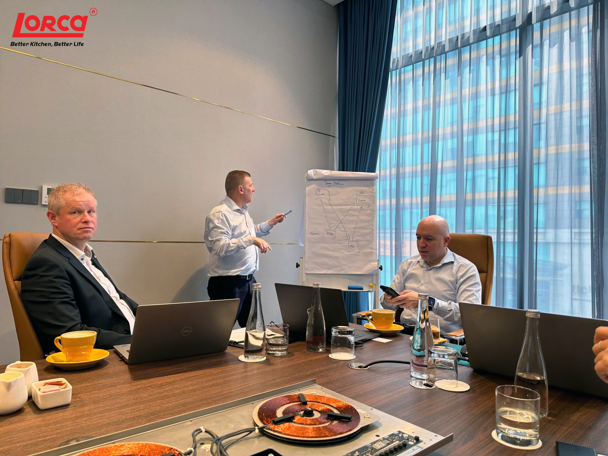 gặp gỡ đối tác E.G.O