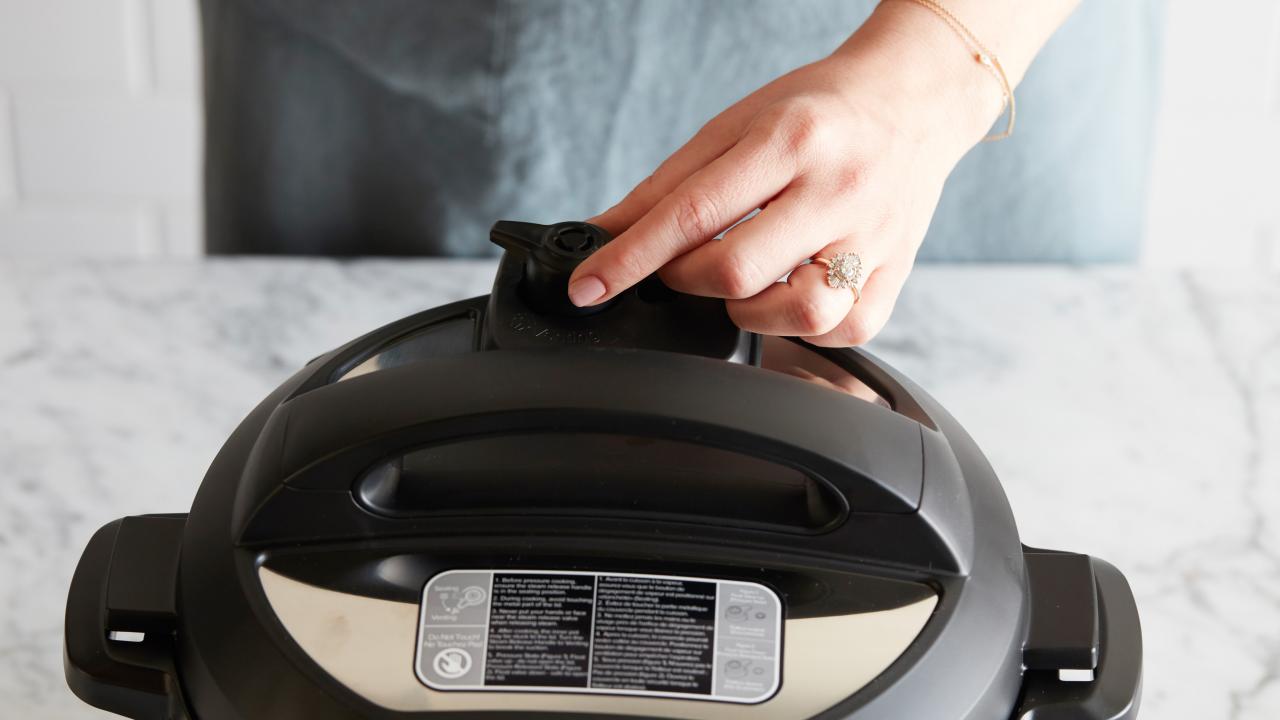 cách xả van nồi áp suất