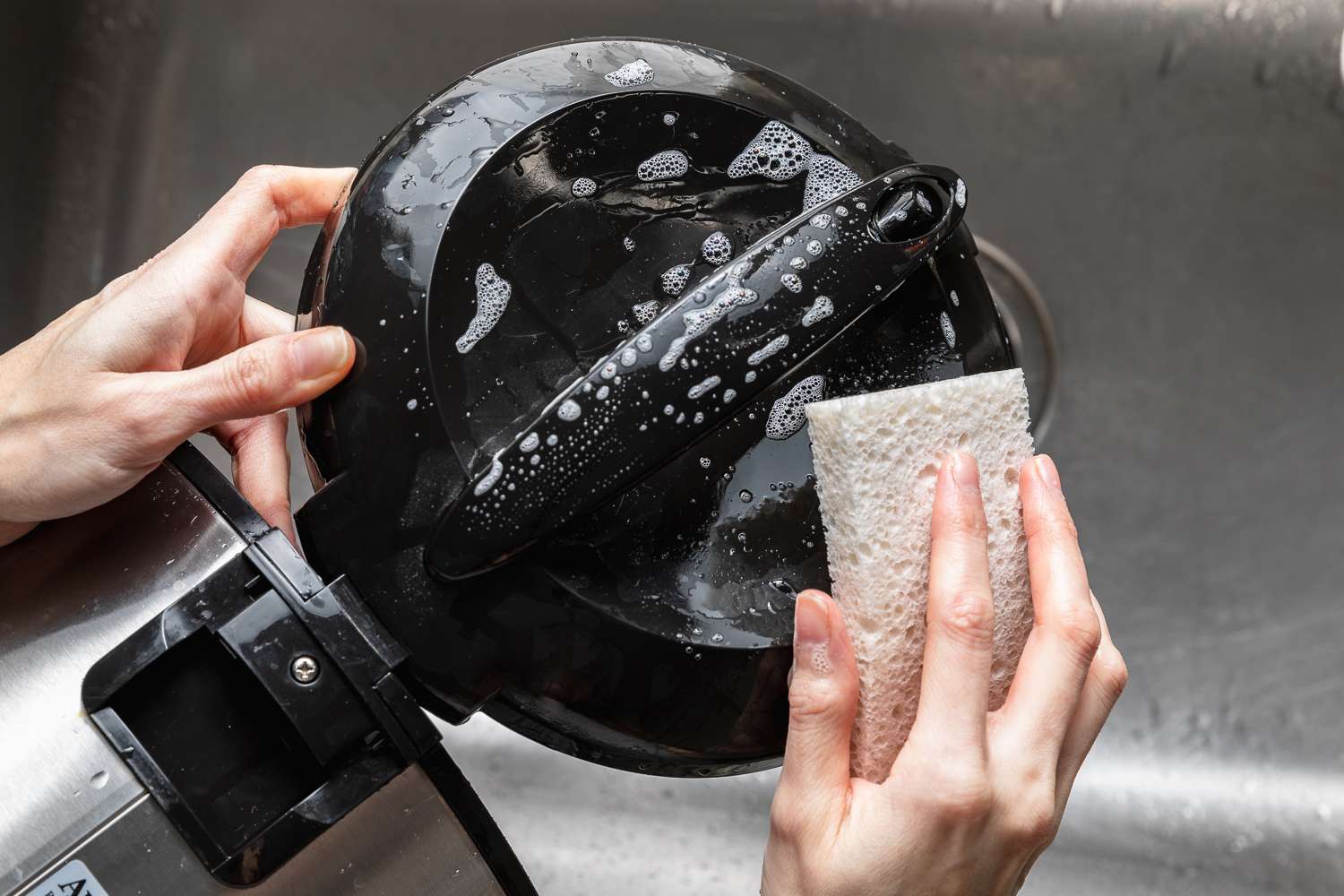 cách khử mùi nồi cơm điện