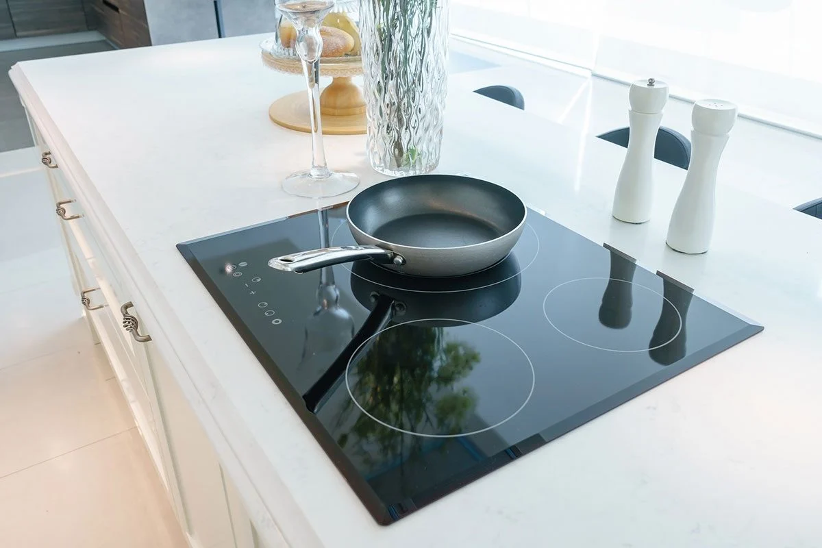 Bếp từ để quên nồi có tự tắt không