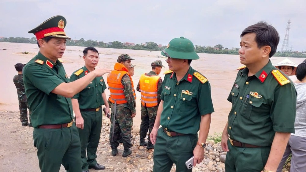 sập cầu Phong Châu