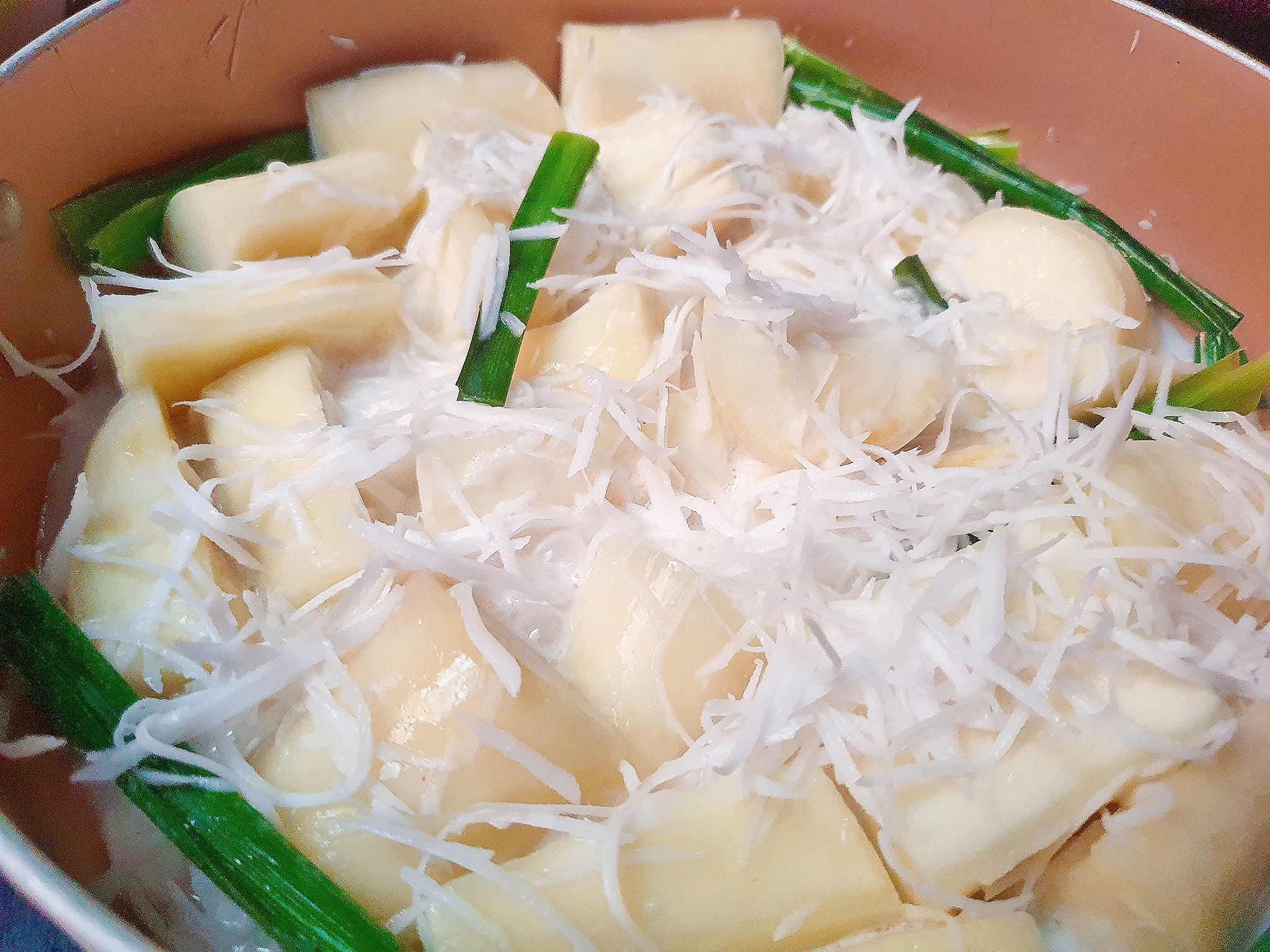 cách làm khoai mì hấp cốt dừa lá dứa