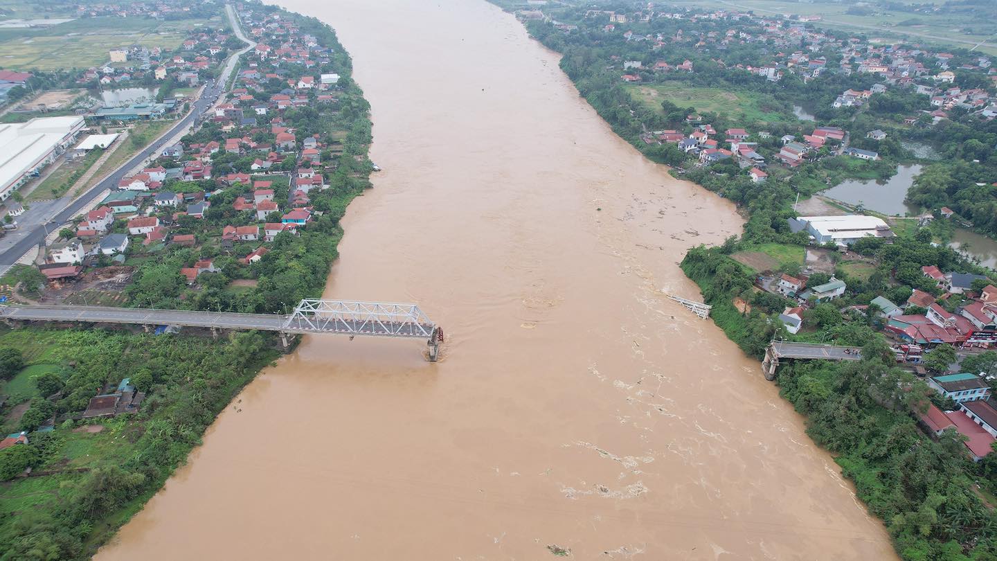 sập cầu Phong Châu