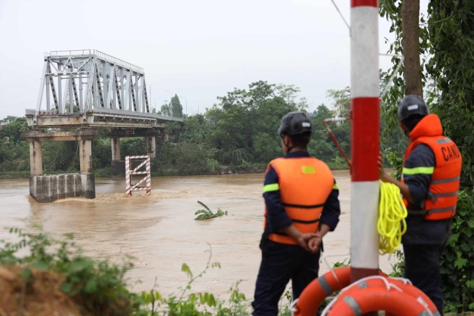 sập cầu Phong Châu