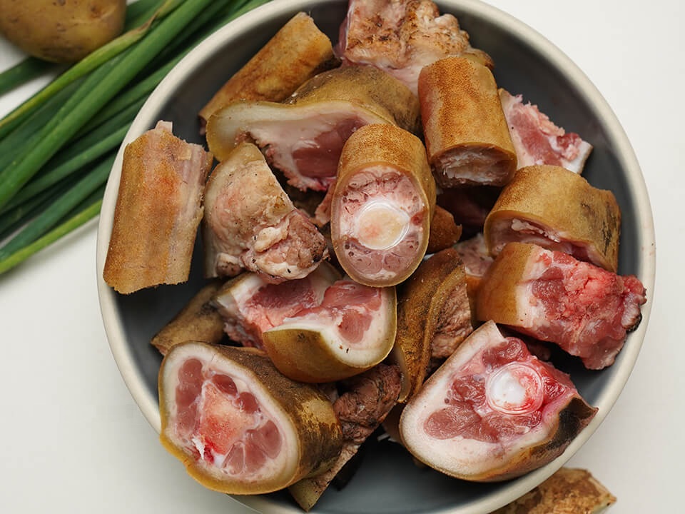 cách nấu lẩu đuôi bò thuốc bắc