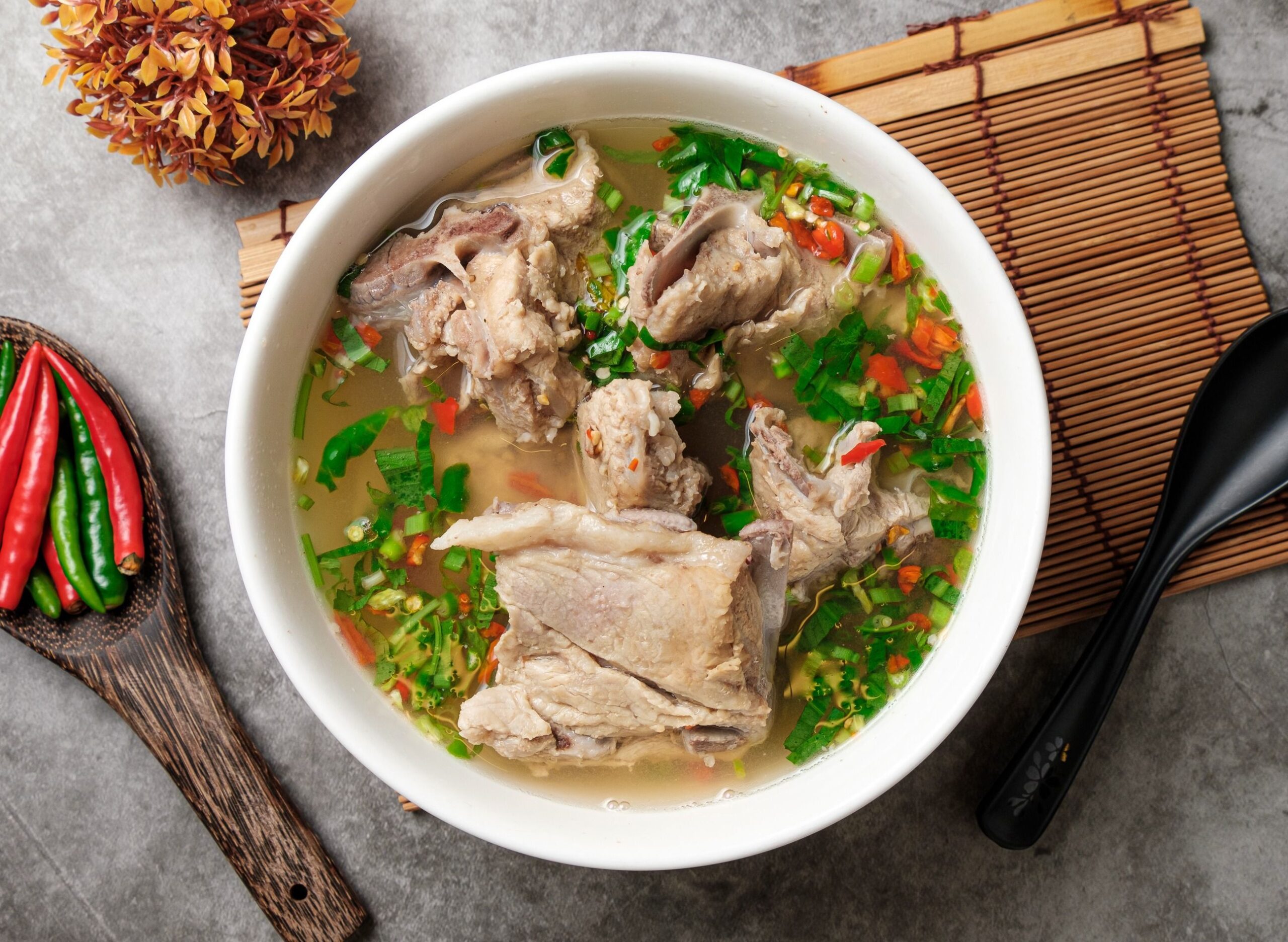 cách làm sườn chua cay Thái Lan