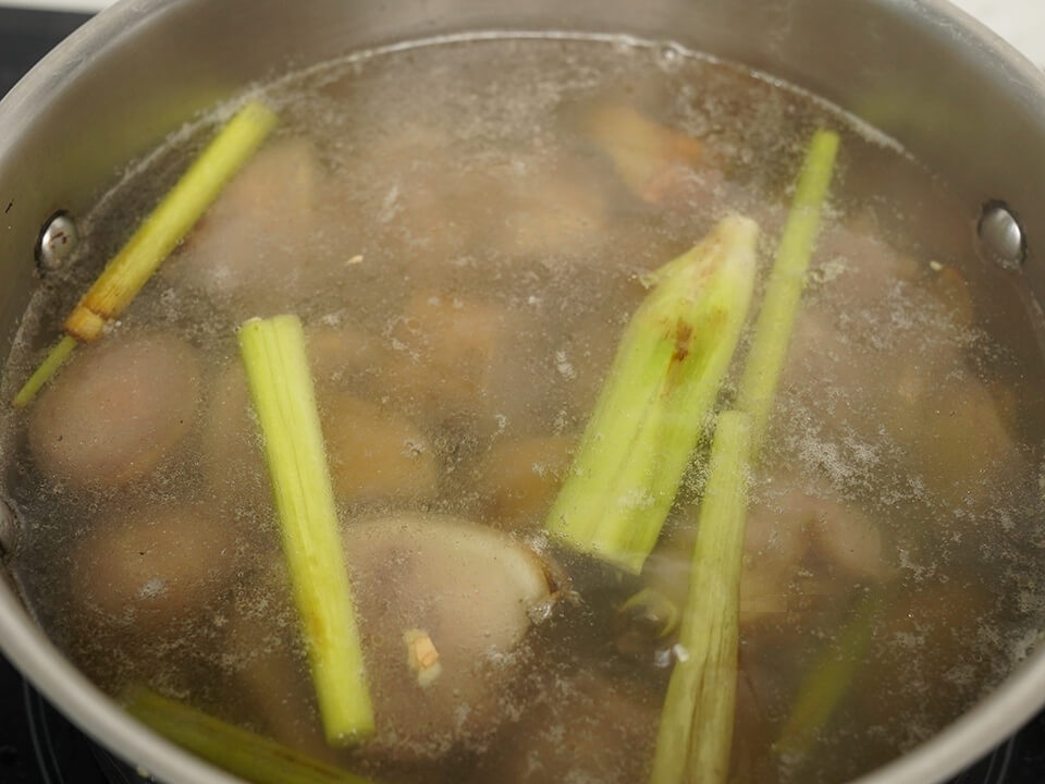 cách nấu lẩu đuôi bò thuốc bắc