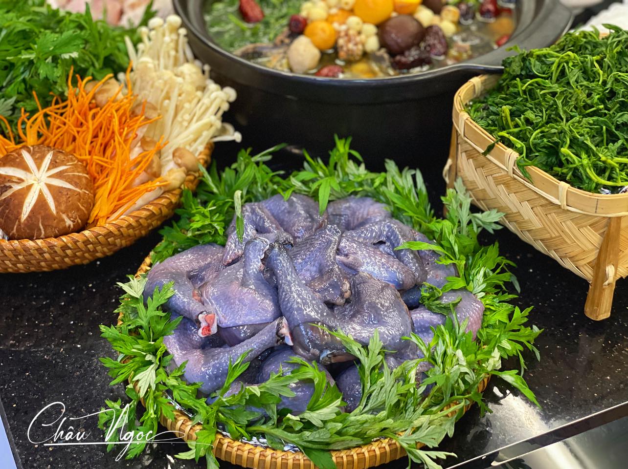 cách nấu lẩu gà ác tiềm thuốc bắc