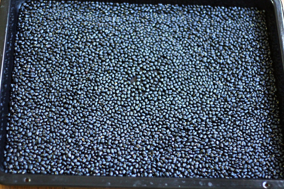 Uống nước đỗ đen rang có tác dụng gì