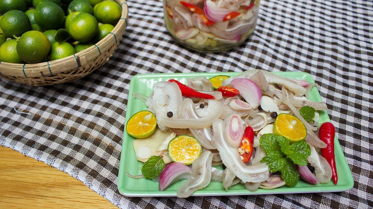 cách làm tai heo ngâm sả tắc