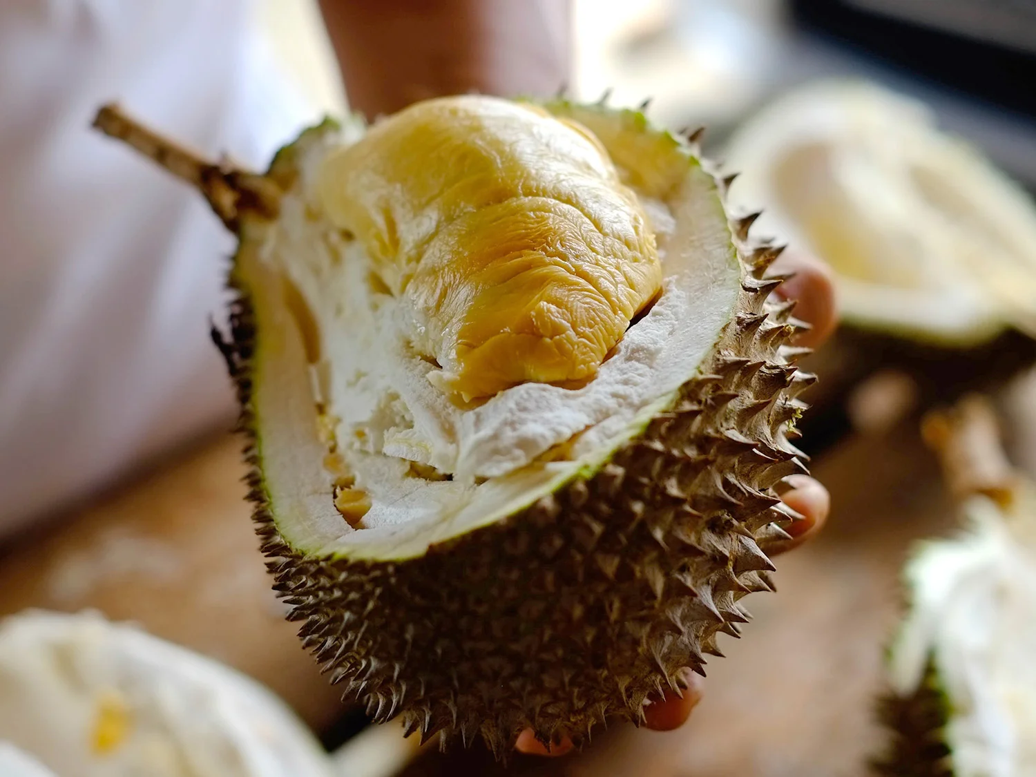 Ăn sầu riêng uống nước dừa có bị gì không