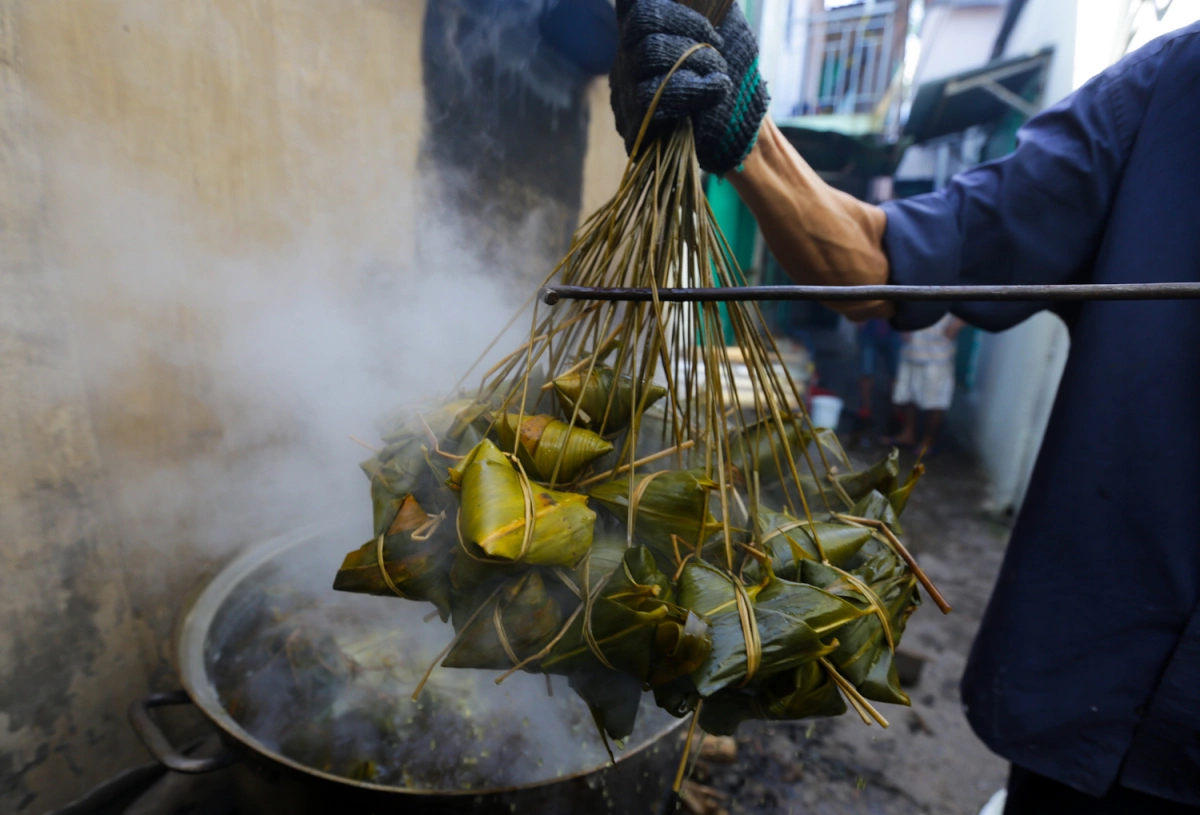 Cách làm bánh ú nước tro