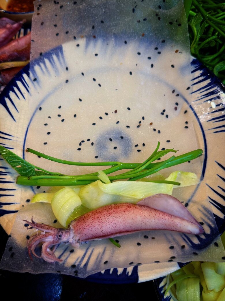 mực cuốn rau muống