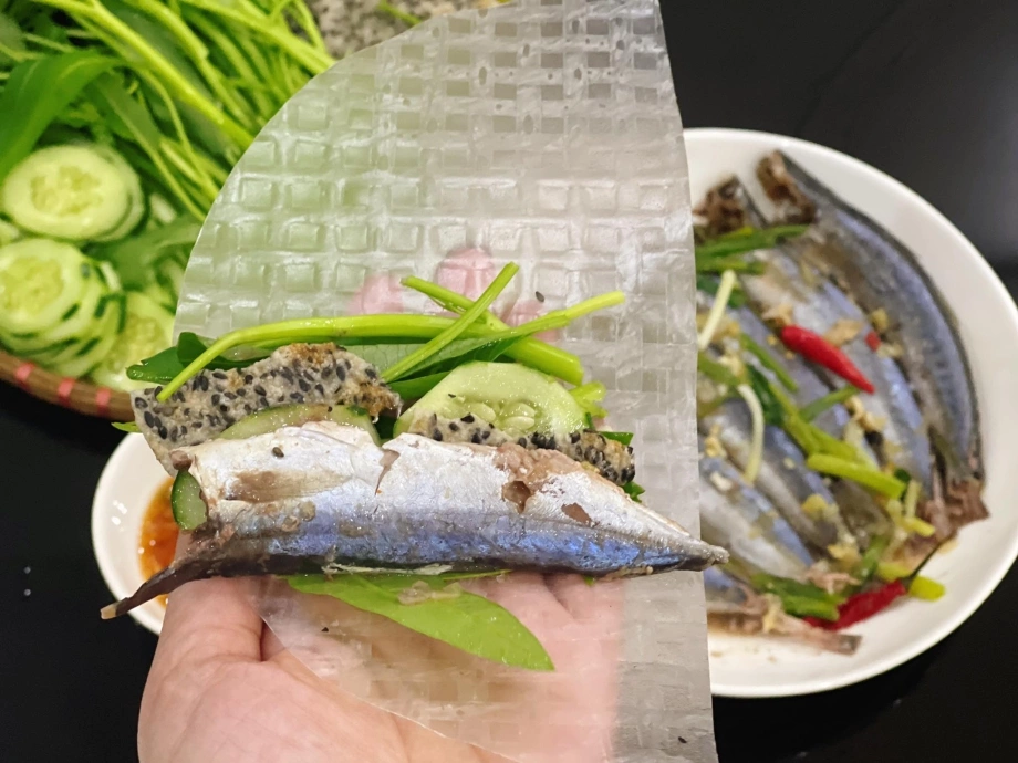 cách hấp cá nục cuốn bánh tráng