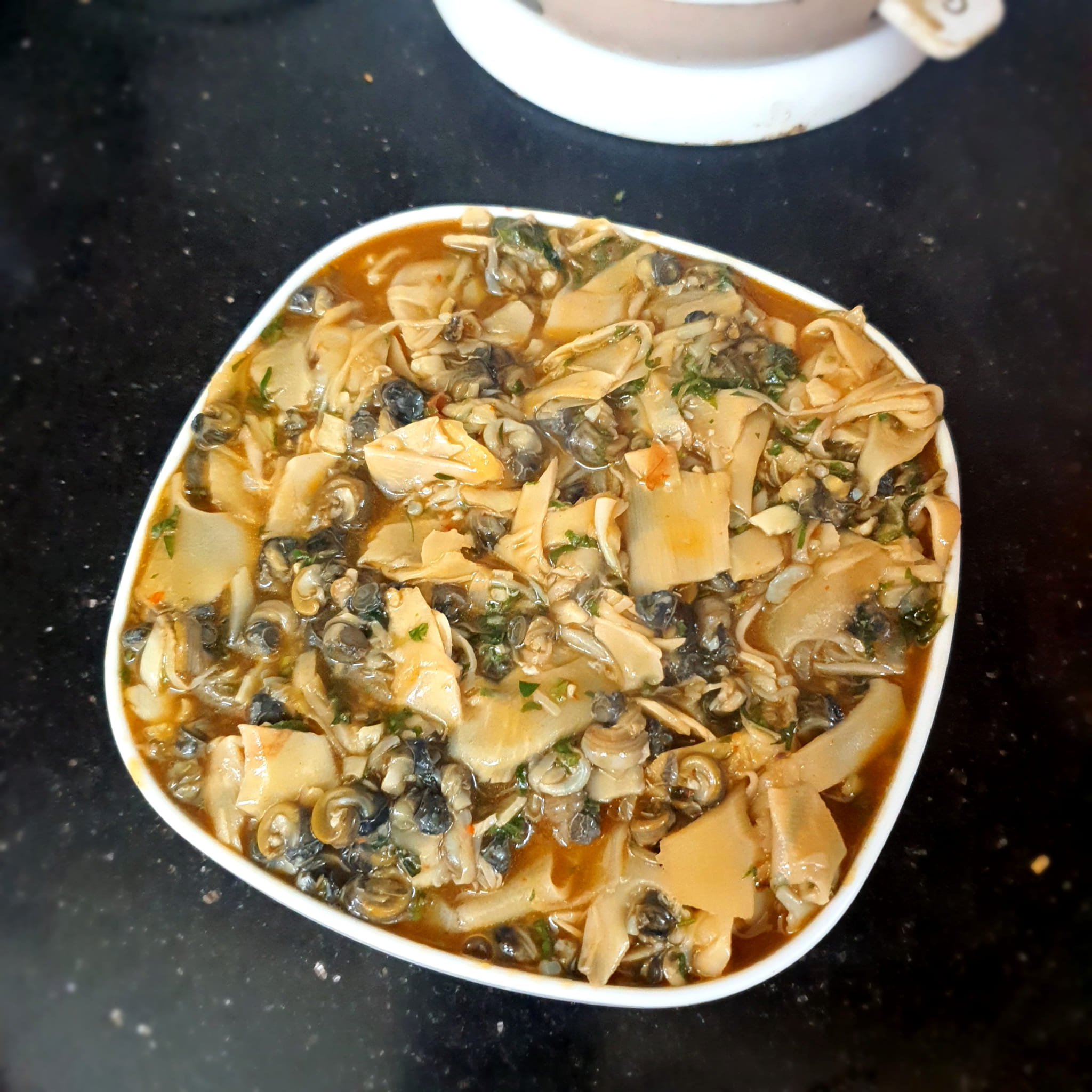 ốc xào măng cay