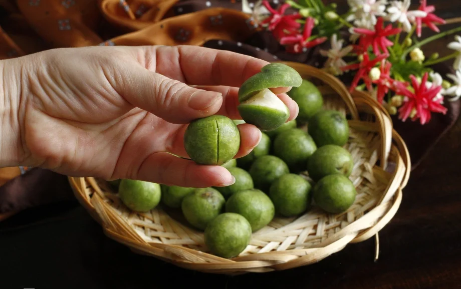 cách làm sấu non ngâm đường