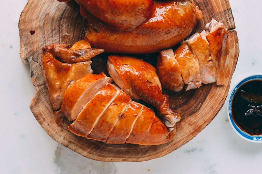 cách làm gà ủ xì dầu thảo mộc