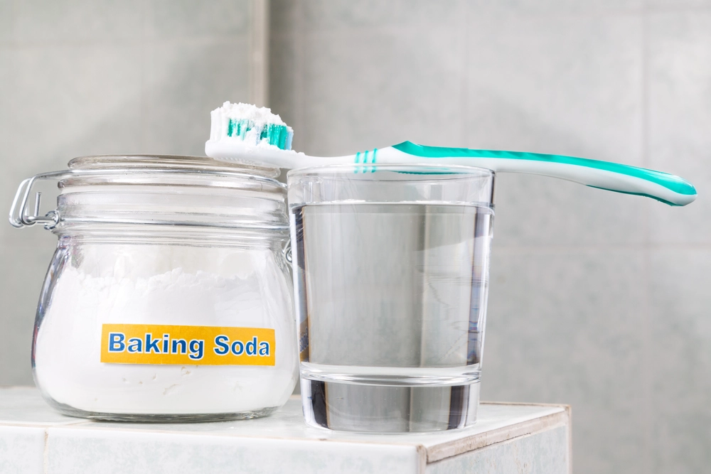 làm trắng răng bằng baking soda